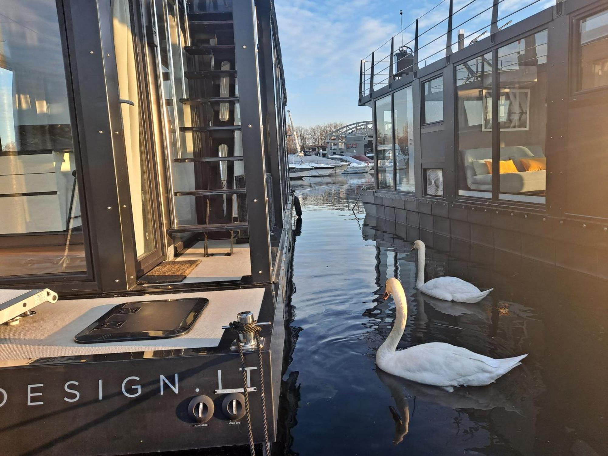 Floating Experience Black Pearl, Lago Maggiore ドルメッレット エクステリア 写真