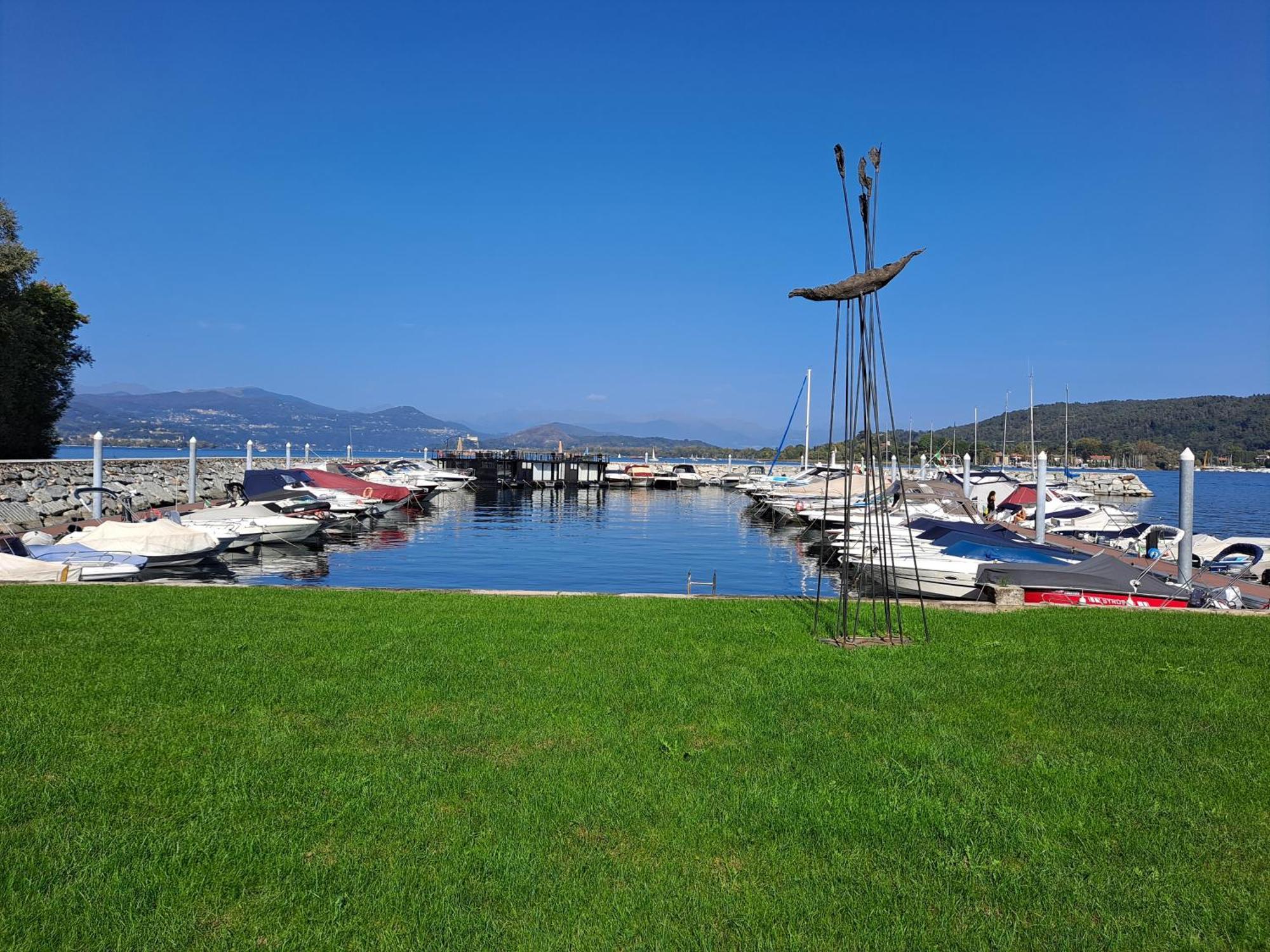 Floating Experience Black Pearl, Lago Maggiore ドルメッレット エクステリア 写真