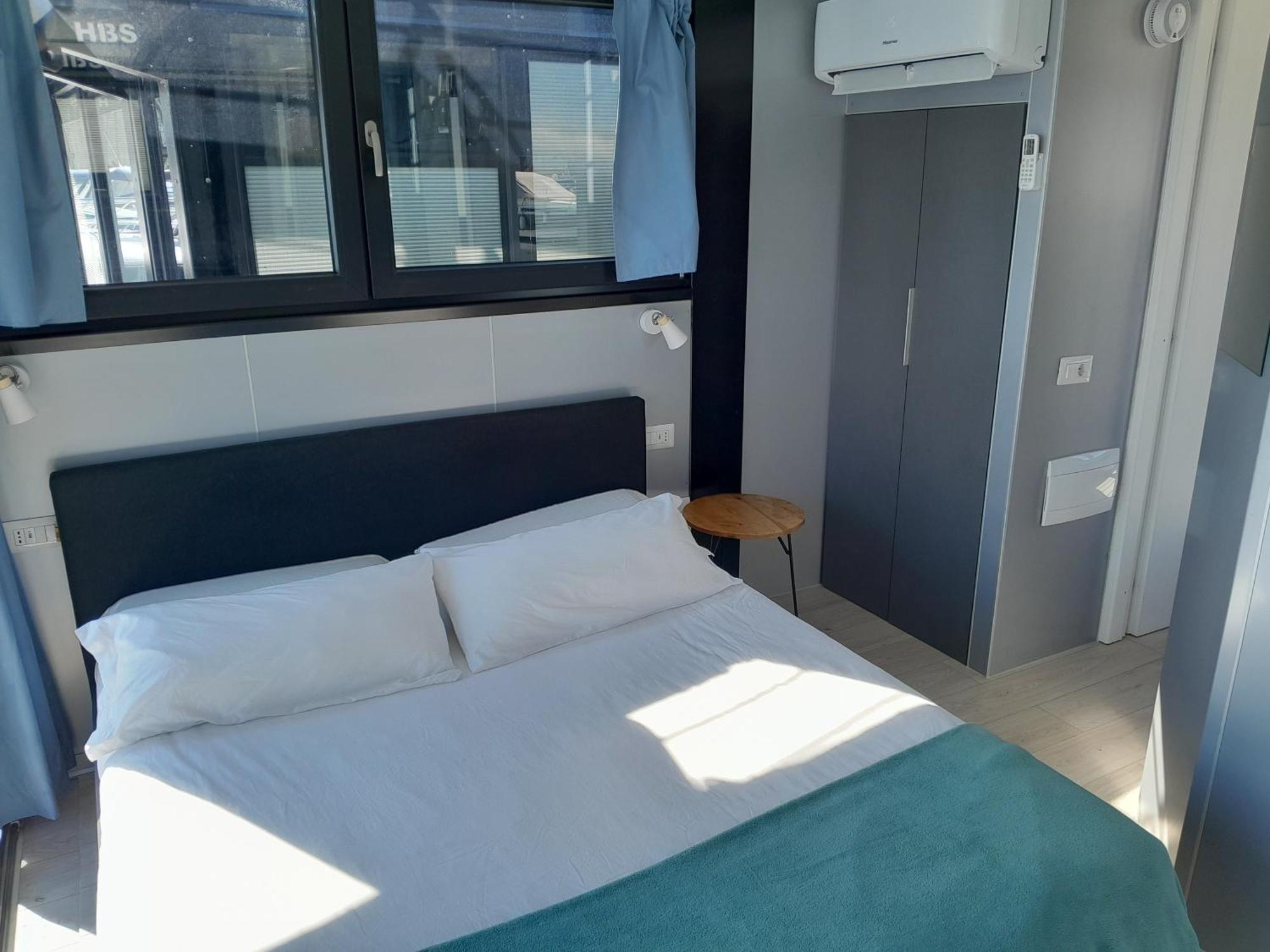 Floating Experience Black Pearl, Lago Maggiore ドルメッレット エクステリア 写真