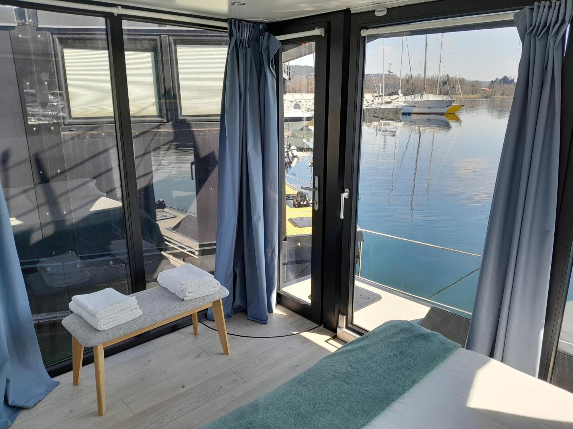 Floating Experience Black Pearl, Lago Maggiore ドルメッレット エクステリア 写真