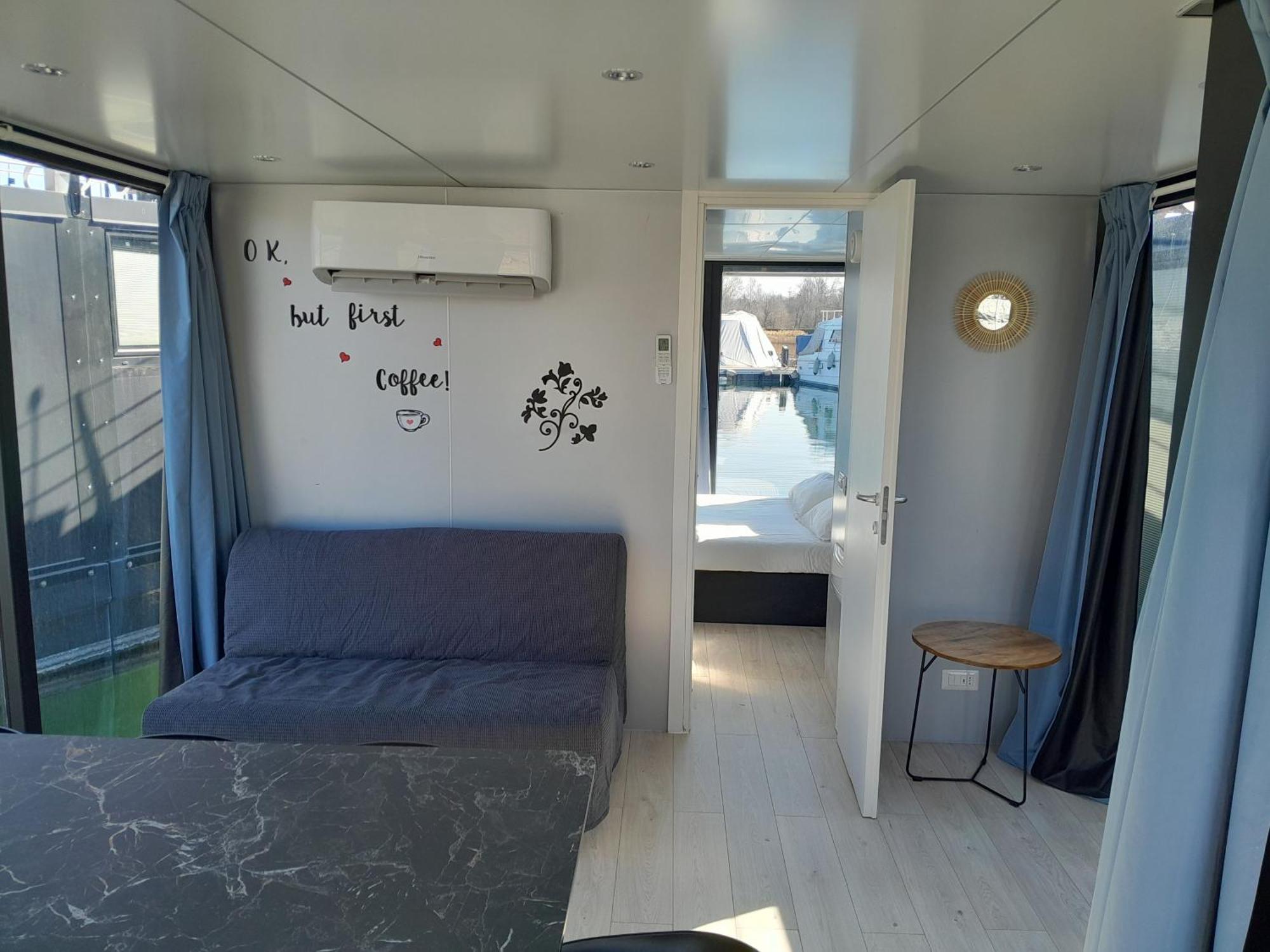 Floating Experience Black Pearl, Lago Maggiore ドルメッレット エクステリア 写真
