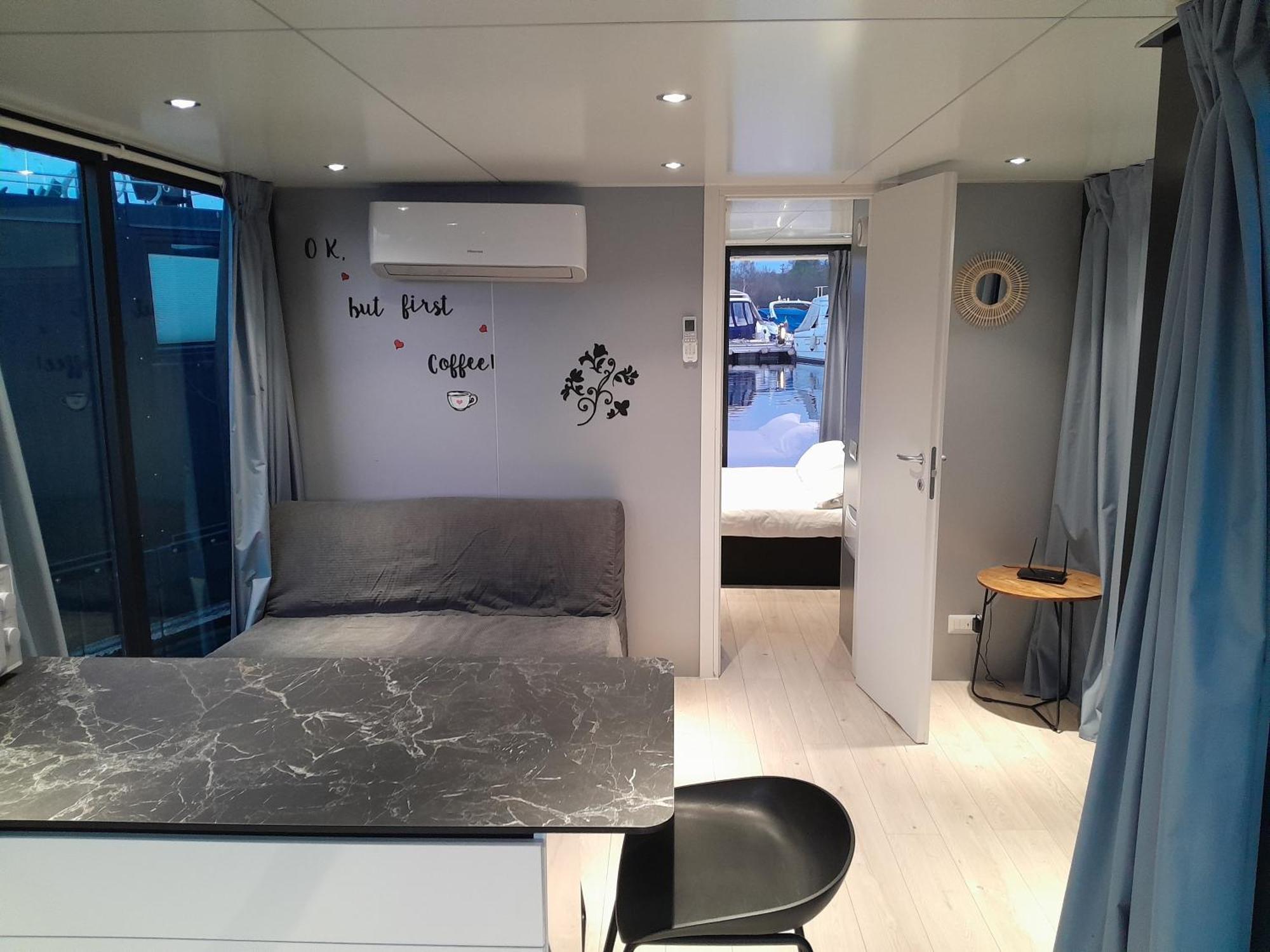 Floating Experience Black Pearl, Lago Maggiore ドルメッレット エクステリア 写真