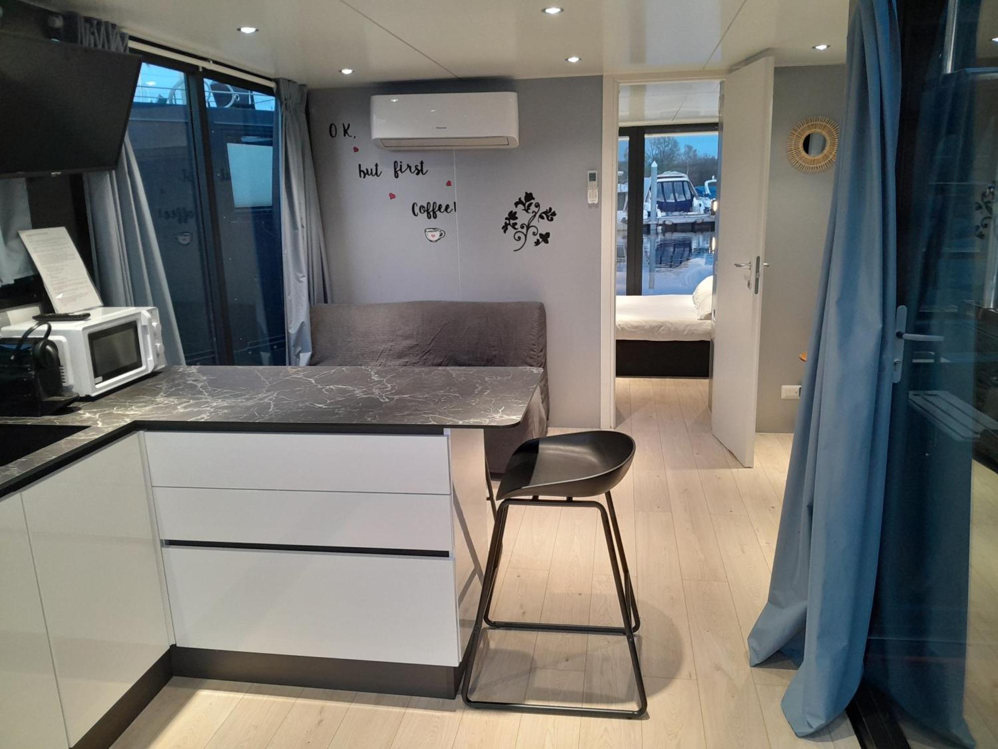 Floating Experience Black Pearl, Lago Maggiore ドルメッレット エクステリア 写真