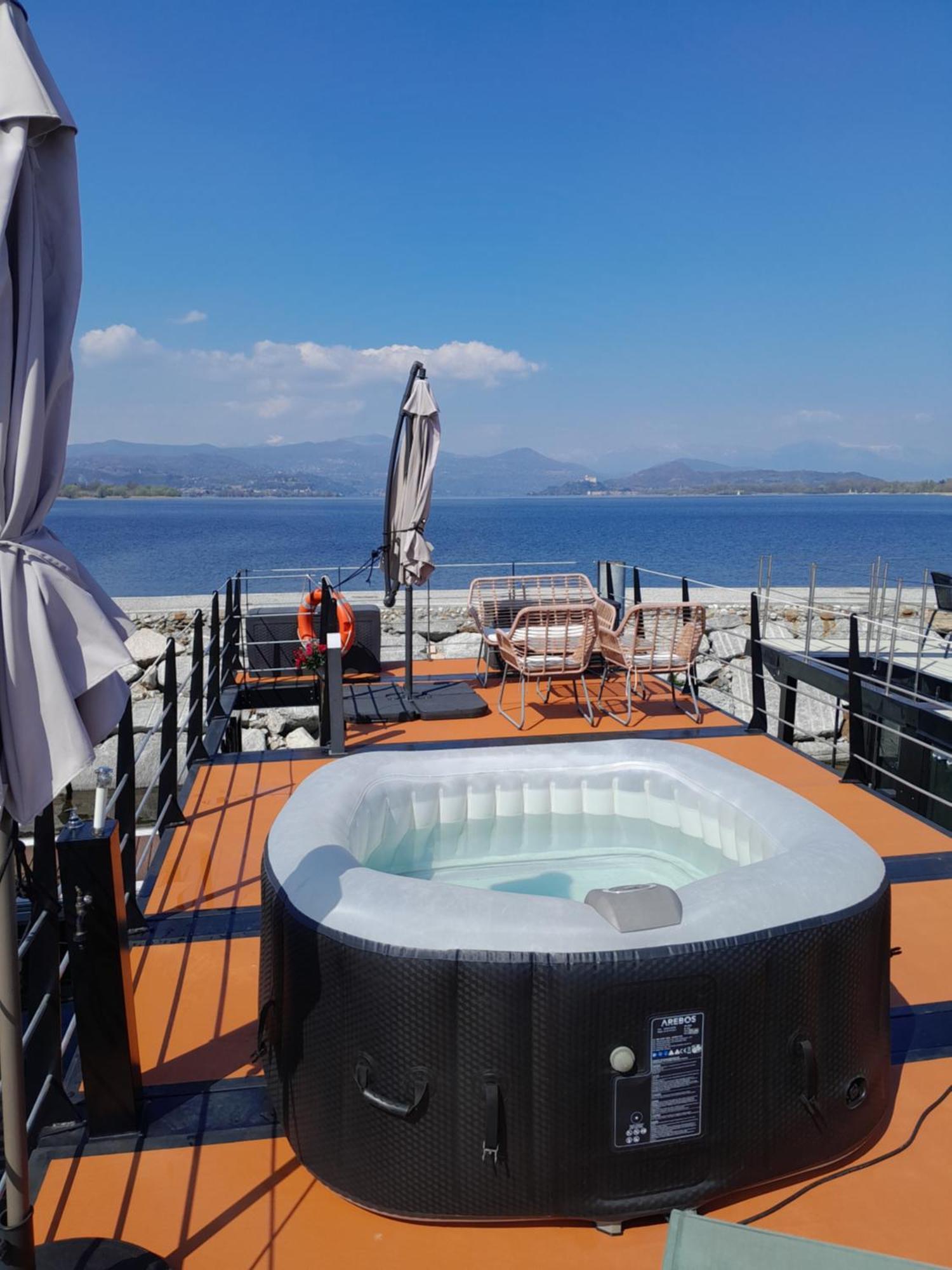 Floating Experience Black Pearl, Lago Maggiore ドルメッレット エクステリア 写真