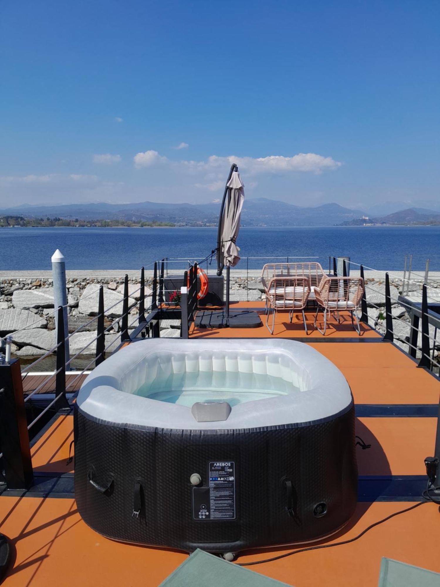 Floating Experience Black Pearl, Lago Maggiore ドルメッレット エクステリア 写真