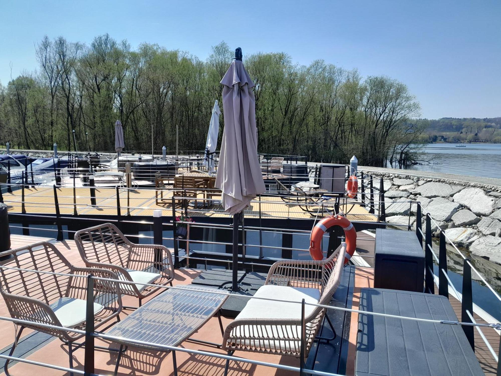 Floating Experience Black Pearl, Lago Maggiore ドルメッレット エクステリア 写真