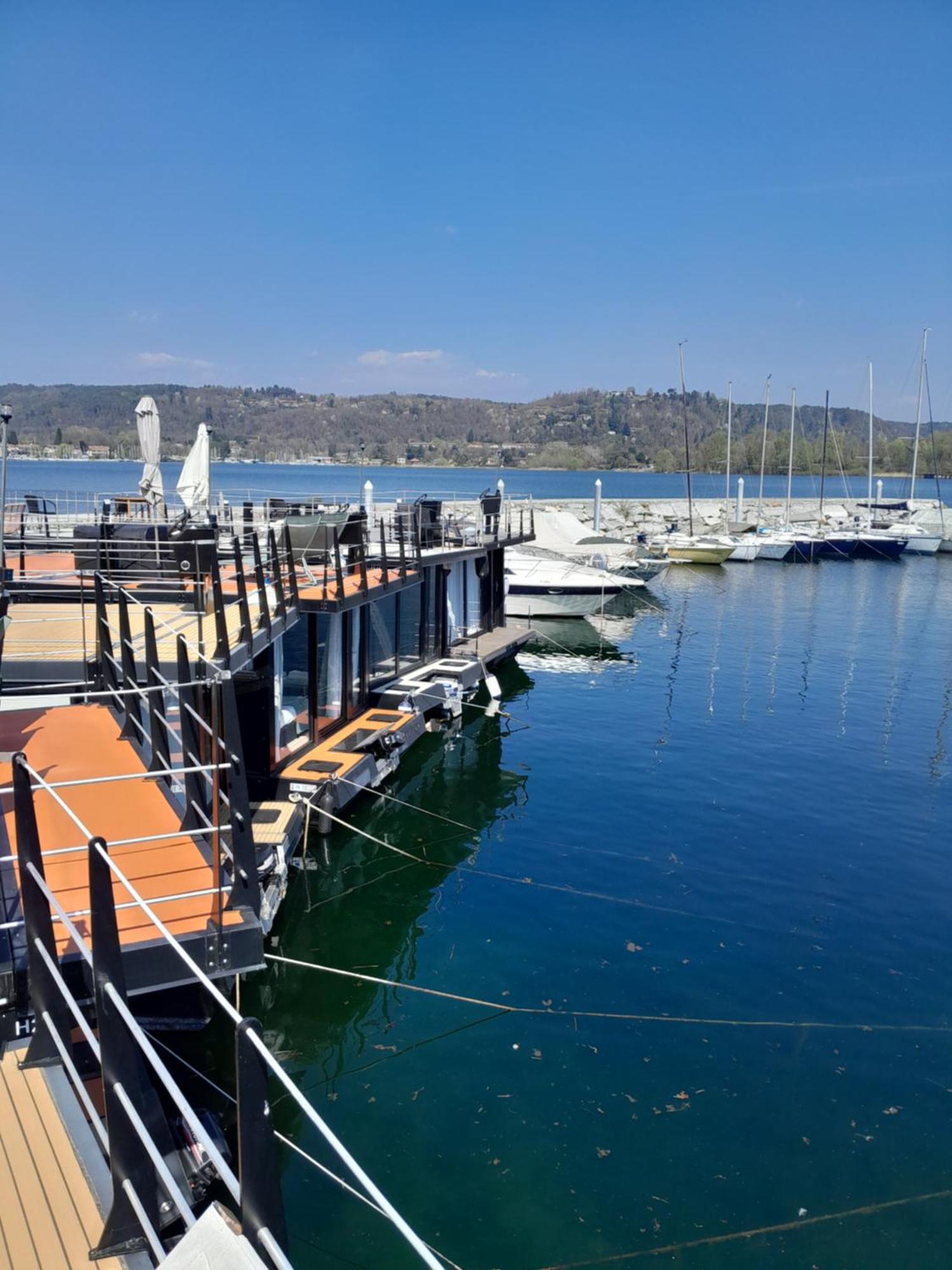 Floating Experience Black Pearl, Lago Maggiore ドルメッレット エクステリア 写真