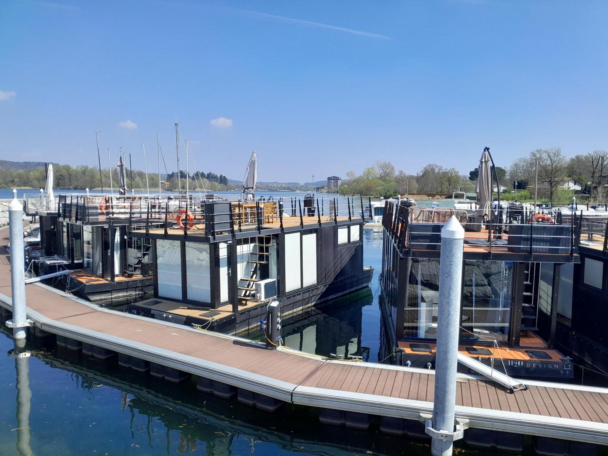 Floating Experience Black Pearl, Lago Maggiore ドルメッレット エクステリア 写真