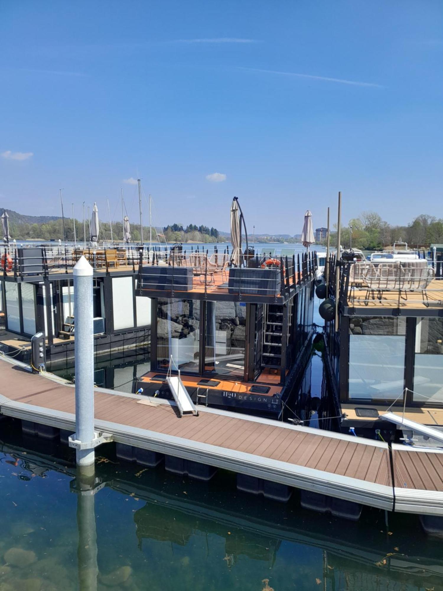 Floating Experience Black Pearl, Lago Maggiore ドルメッレット エクステリア 写真