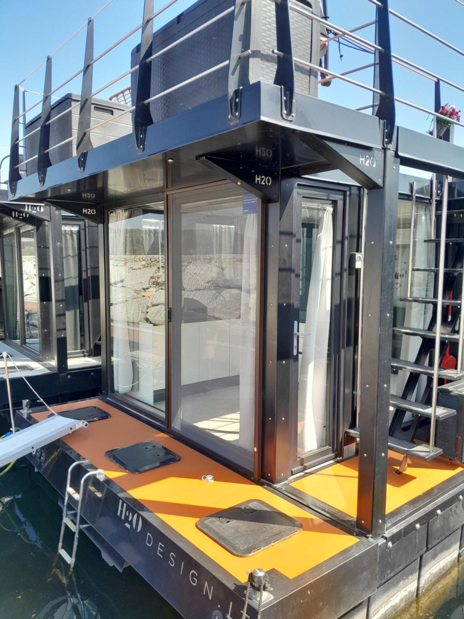Floating Experience Black Pearl, Lago Maggiore ドルメッレット エクステリア 写真