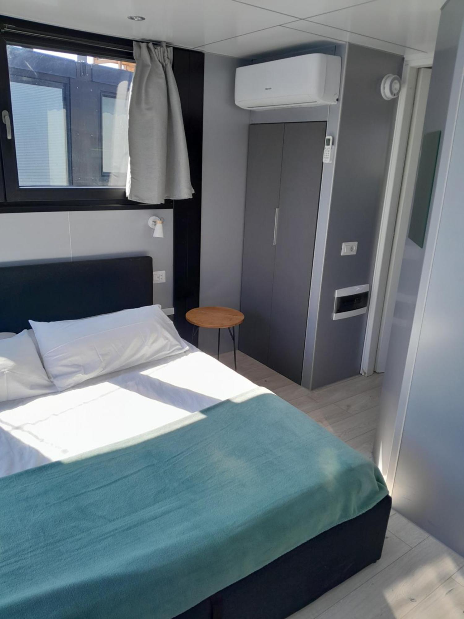 Floating Experience Black Pearl, Lago Maggiore ドルメッレット エクステリア 写真