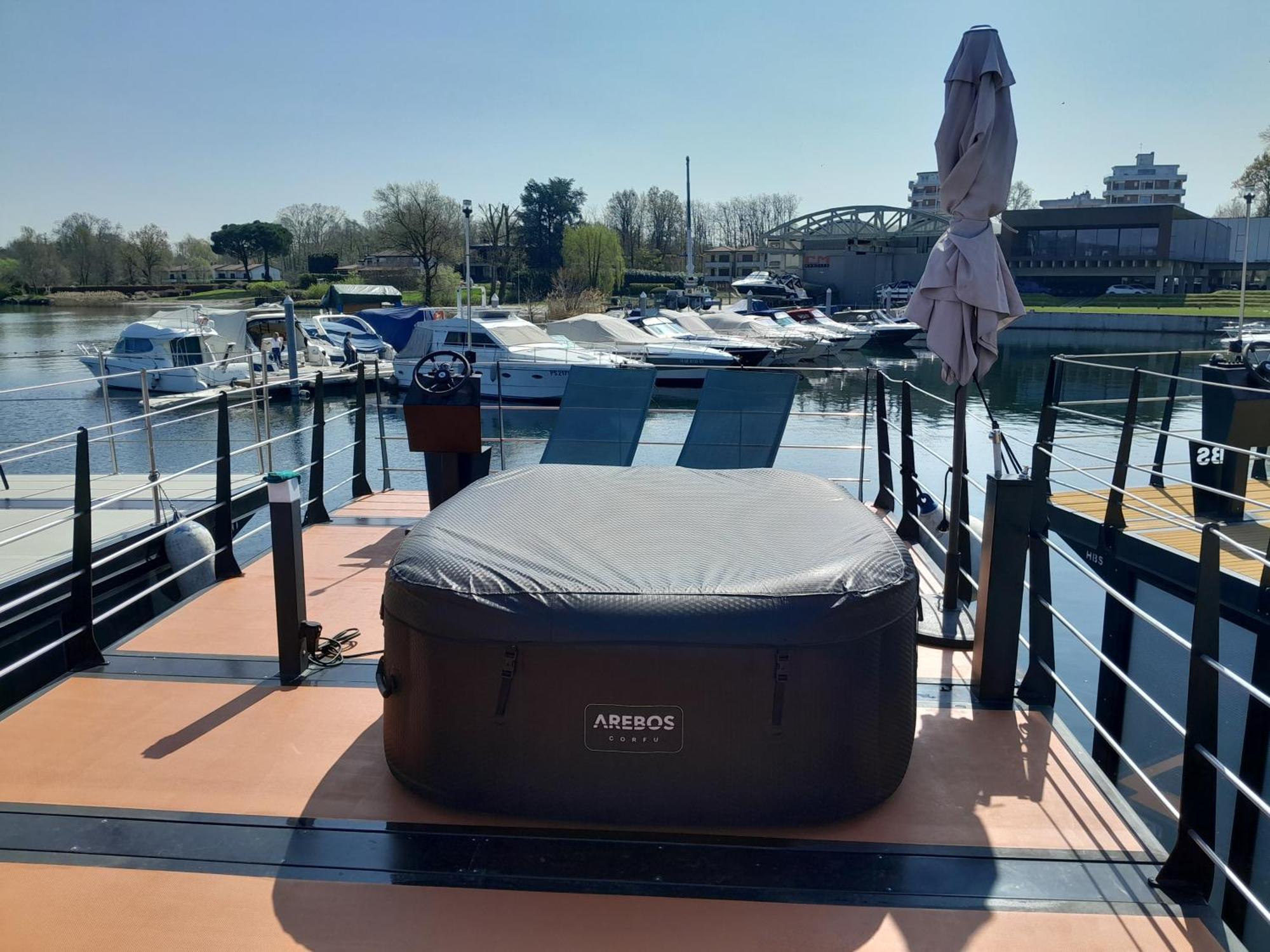 Floating Experience Black Pearl, Lago Maggiore ドルメッレット エクステリア 写真