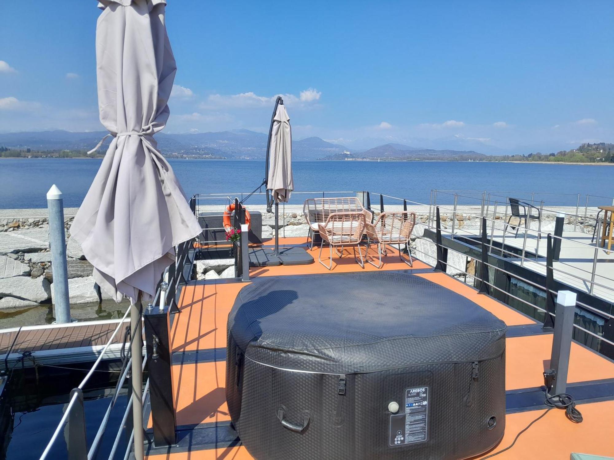 Floating Experience Black Pearl, Lago Maggiore ドルメッレット エクステリア 写真