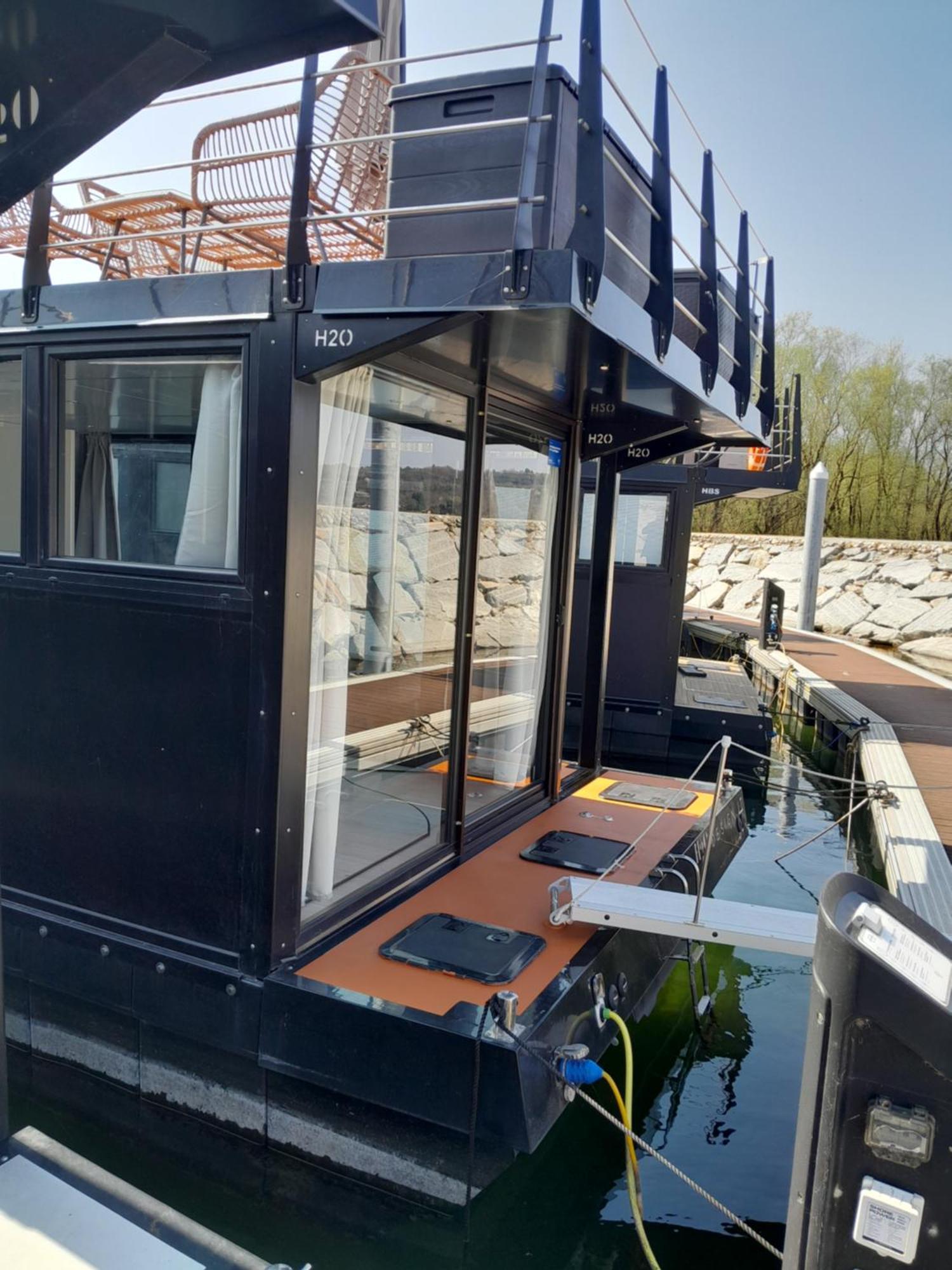 Floating Experience Black Pearl, Lago Maggiore ドルメッレット エクステリア 写真