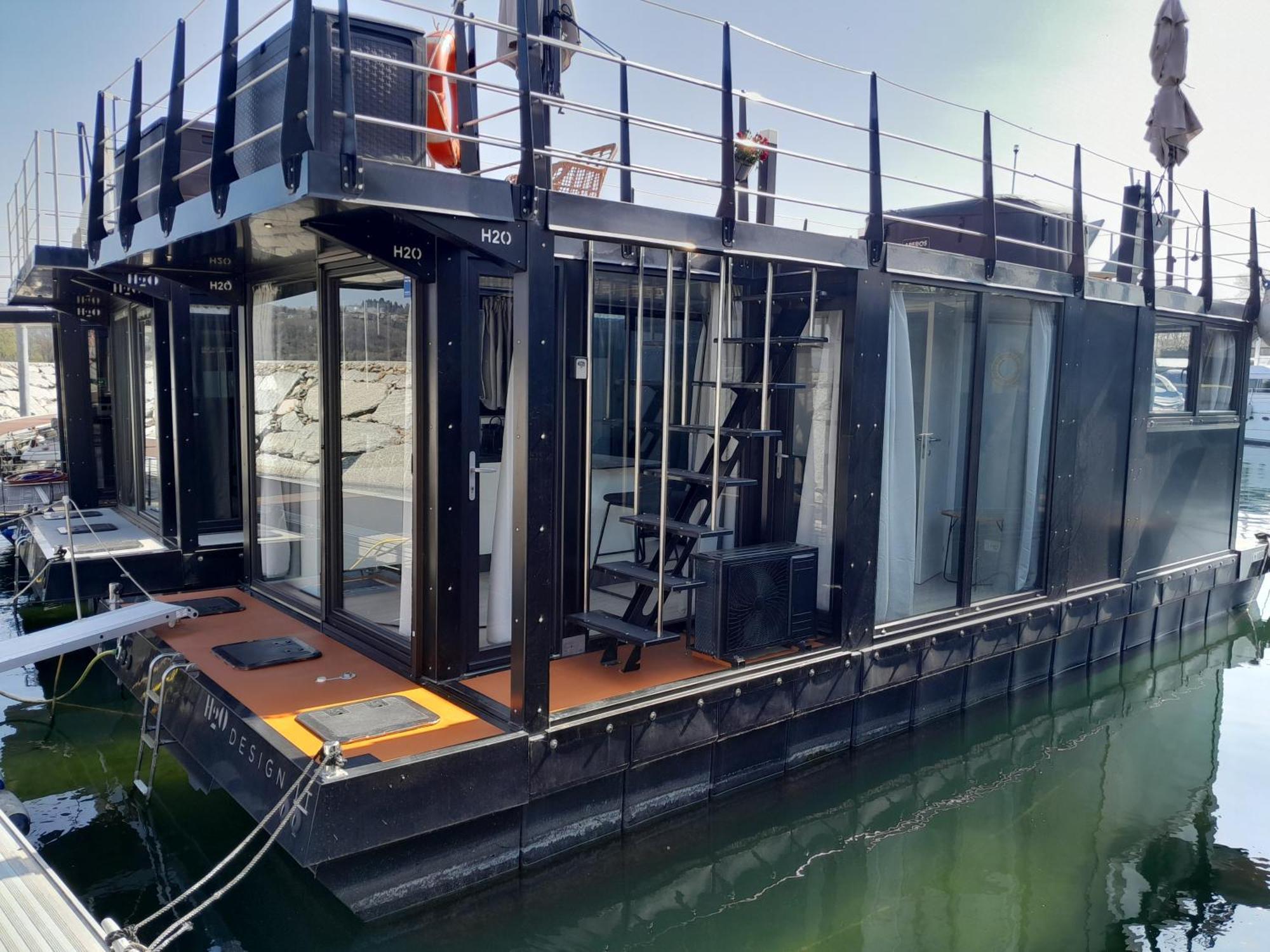 Floating Experience Black Pearl, Lago Maggiore ドルメッレット エクステリア 写真